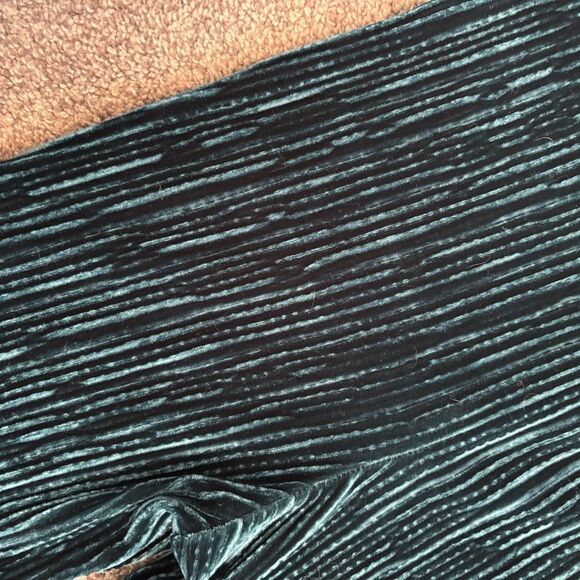 Urban Outfitters Rosie Velvet Plisse Flare Pant, Teal size M - Picture 5 of 8